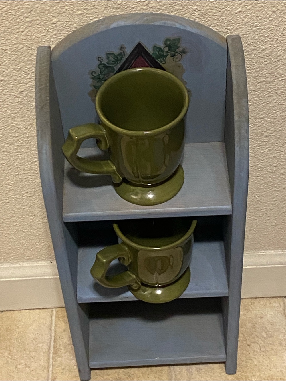 Home Trends Olive Green Ceramic Pedestal Mug Set